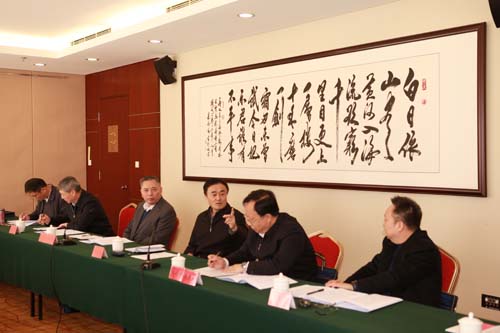 第一組學(xué)習(xí)討論中央領(lǐng)導(dǎo)同志重要講話和曲青山同志工作報(bào)告