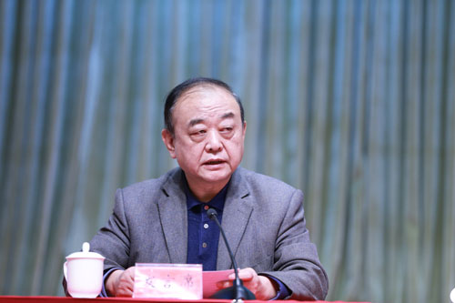 中國中共黨史學(xué)會常務(wù)理事、中國中共黨史人物研究會常務(wù)理事、中國社會科學(xué)院當(dāng)代中國研究所副所長張星星同志代表中國中共黨史學(xué)會作交流發(fā)言