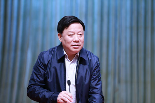 中國中共黨史學(xué)會常務(wù)理事、中國中共黨史人物研究會常務(wù)理事、湖南省人民政府參事張志初同志代表中國中共黨史人物研究會作交流發(fā)言